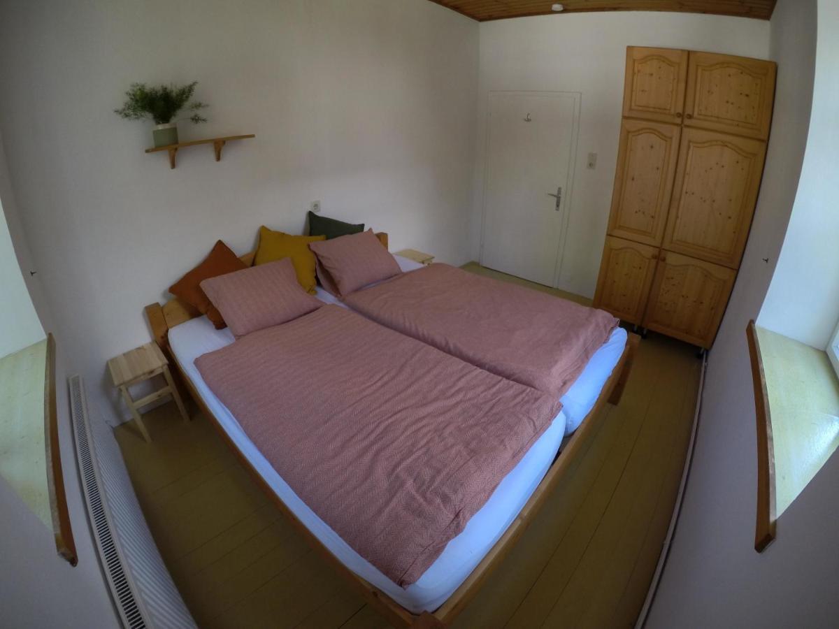 The Old School House Apartment แฮร์มากอร์ ภายนอก รูปภาพ
