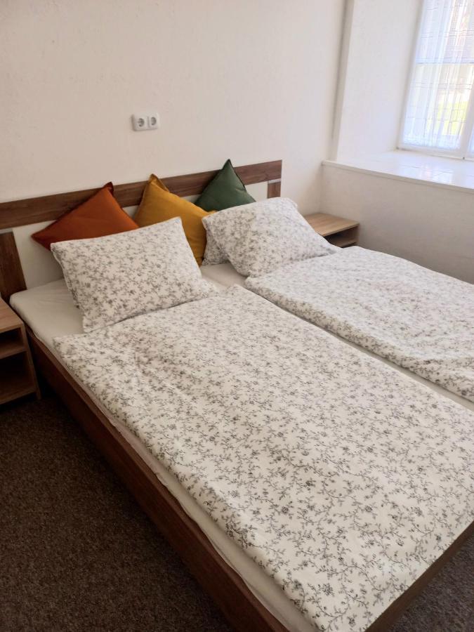 The Old School House Apartment แฮร์มากอร์ ภายนอก รูปภาพ